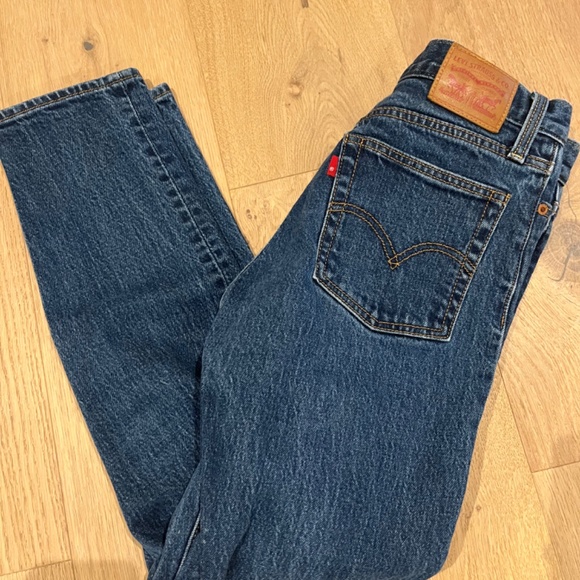 Levi Wedgie Jean - Picture 3 of 3